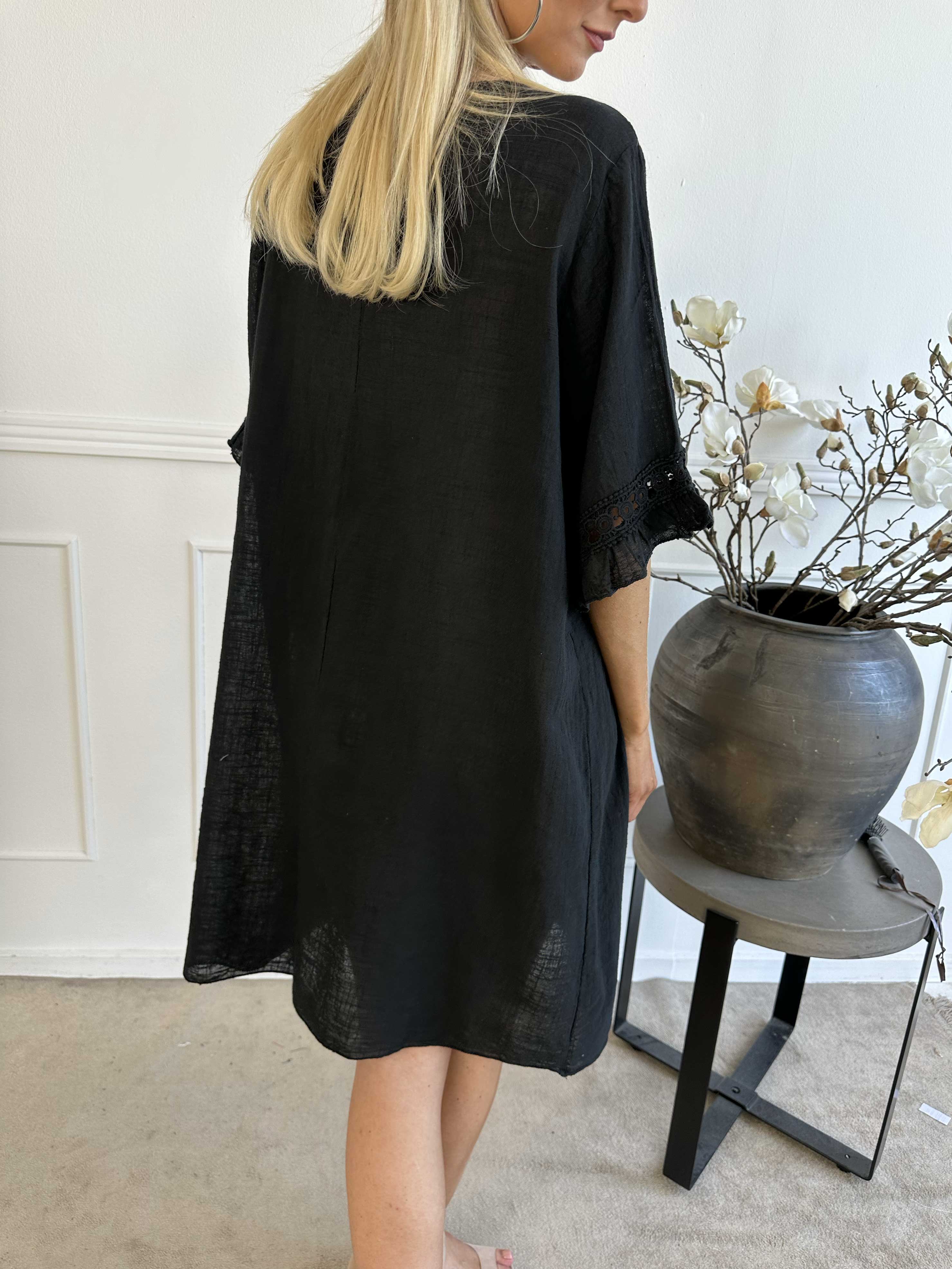 Siri - Bomuldskjole i hørlignende stof med broderinger